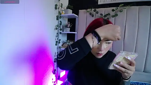 Snapshot of Mia_Rinn chatting on 01-24-25, 01:47 Mia Rinn online show from 01-24-25, 01:47