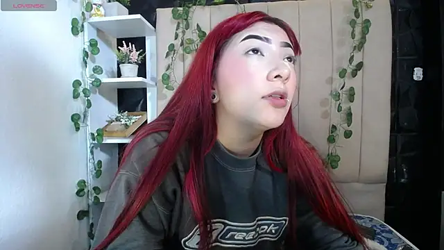 Snapshot of Mia_Rinn chatting on 02-05-25, 01:11 Mia Rinn online show from 02-05-25, 01:11