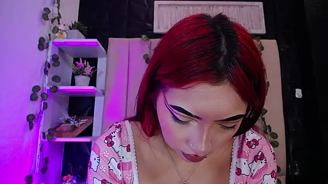 Snapshot of Mia_Rinn chatting on 02-06-25, 04:47 Mia Rinn online show from 02-06-25, 04:47