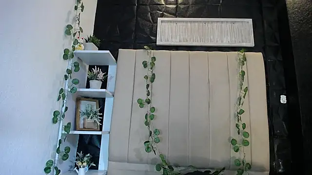 Snapshot of Mia_Rinn chatting on 02-07-25, 01:01 Mia Rinn online show from 02-07-25, 01:01