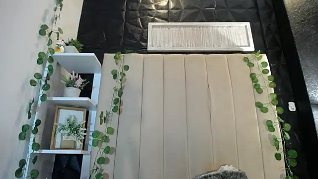 Snapshot of Mia_Rinn chatting on 02-27-25, 03:59 Mia Rinn online show from 02-27-25, 03:59