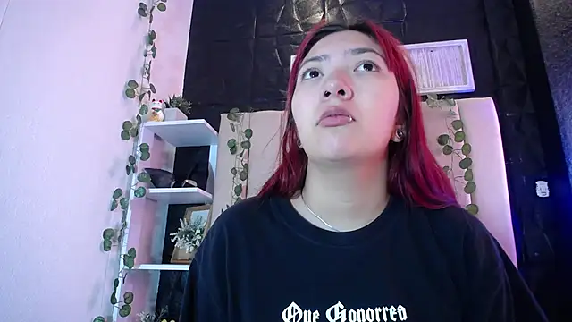 Snapshot of Mia_Rinn chatting on 03-18-25, 02:04 Mia Rinn online show from 03-18-25, 02:04