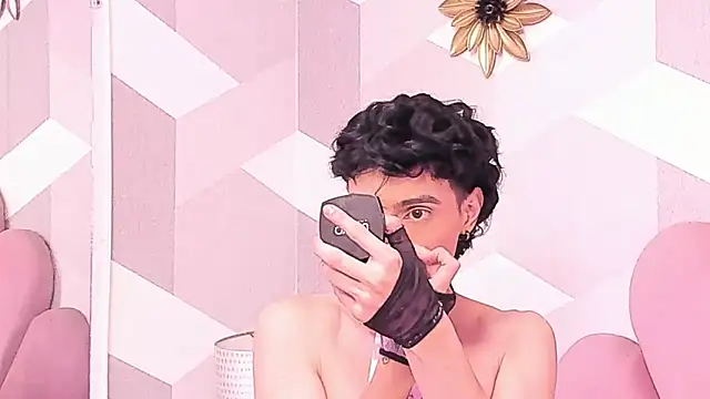Snapshot of KylieMonnett chatting on 05-17-26, 02:20 KylieMonnett online show from 05-17-26, 02:20
