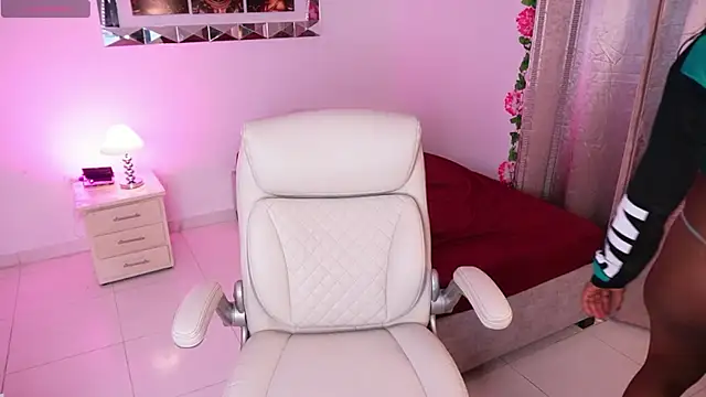 Alondrasparrow2 online show from 02-11-25, 08:10