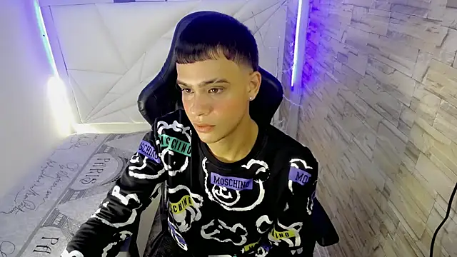 zacariasss  online show from 12-02-24, 08:44