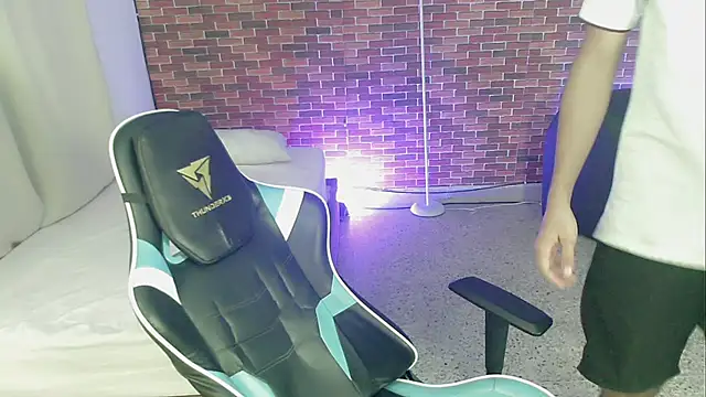 zacariasss  online show from 09-09-25, 04:01