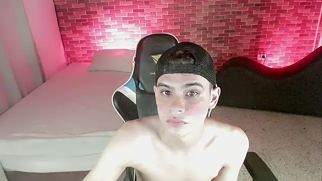 zacariasss  online show from 10-01-25, 04:07