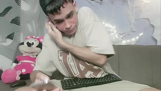 zacariasss  online show from 10-28-25, 03:32