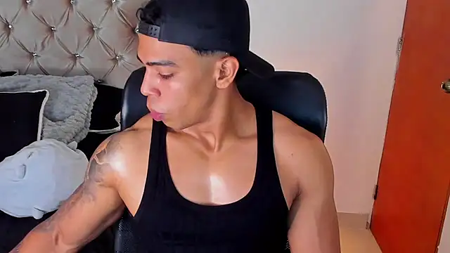 Andrew wolf7 online show from 10-03-25, 07:55