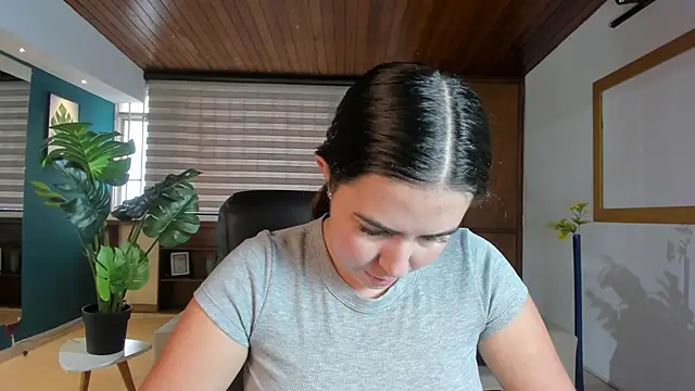 Lyssa Muller online show from 12-04-25, 01:53