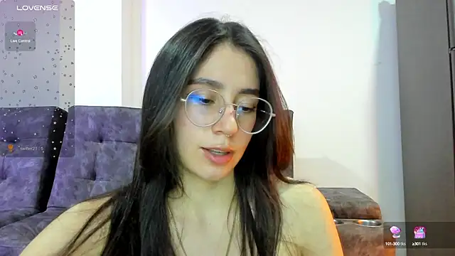 Snapshot of emmadiaz1 chatting on 12-13-24, 03:49 emmadiaz1 online show from 12-13-24, 03:49