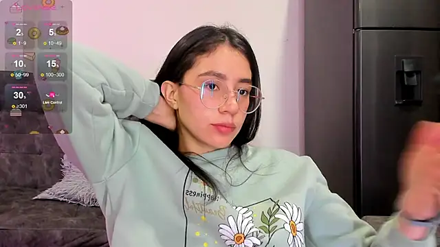 Snapshot of emmadiaz1 chatting on 12-23-24, 02:13 emmadiaz1 online show from 12-23-24, 02:13