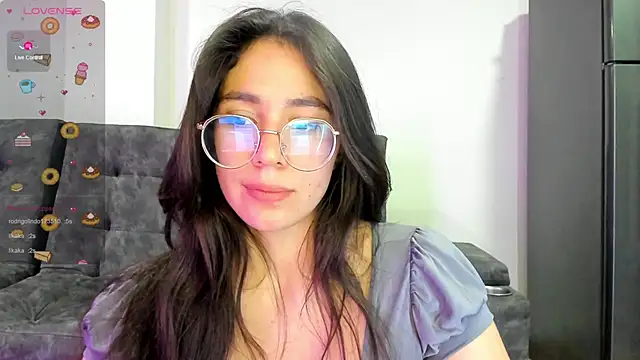 Snapshot of emmadiaz1 chatting on 02-25-25, 07:52 emmadiaz1 online show from 02-25-25, 07:52