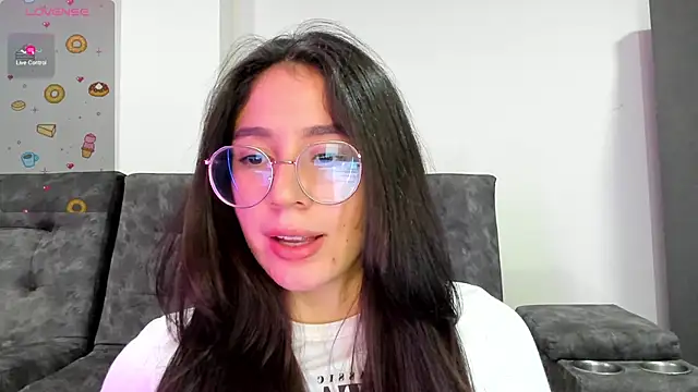 Snapshot of emmadiaz1 chatting on 03-22-25, 06:00 emmadiaz1 online show from 03-22-25, 06:00