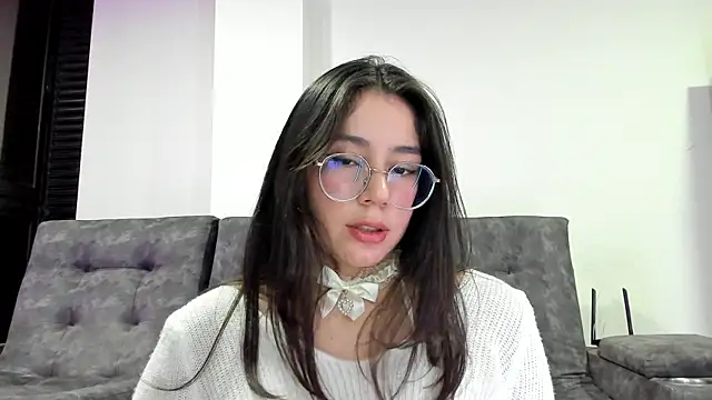 Snapshot of emmadiaz1 chatting on 09-13-25, 02:33 emmadiaz1 online show from 09-13-25, 02:33