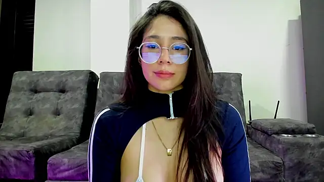 Snapshot of emmadiaz1 chatting on 09-28-25, 05:02 emmadiaz1 online show from 09-28-25, 05:02