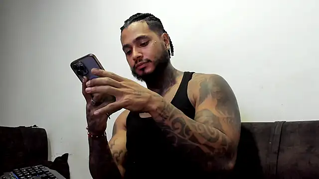 Snapshot of Exotic_tatto27121 chatting on 05-23-26, 06:07 Exotic tatto27121 online show from 05-23-26, 06:07