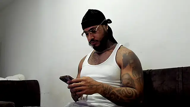 Snapshot of Exotic_tatto27121 chatting on 05-29-26, 03:15 Exotic tatto27121 online show from 05-29-26, 03:15