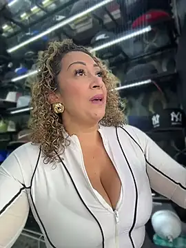 Katti Barrera online show from 07-16-26, 06:25