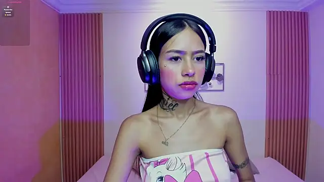 cat kitty18  online show from 05-19-26, 06:36