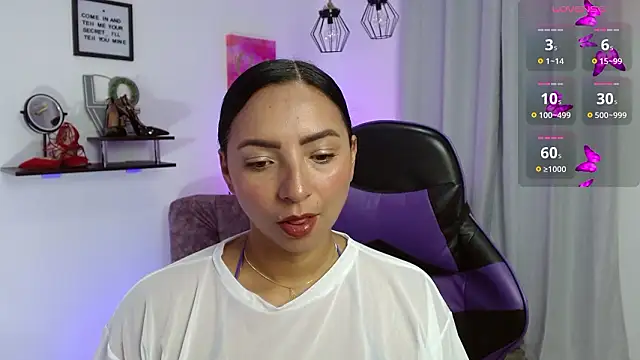 Emmi Cam online show from 03-31-26, 01:00