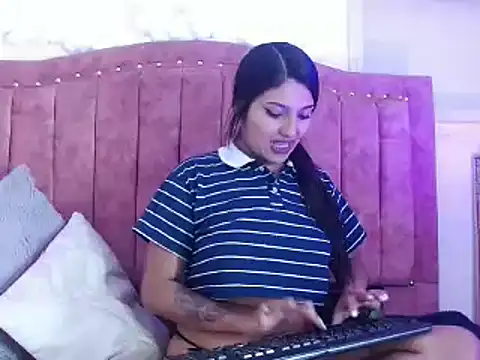 SarahStones online show from 01-16-25, 05:42