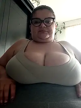 Madisonpalacio online show from 10-24-25, 12:12