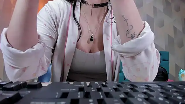 AnnieSoul online show from 11-24-25, 02:50