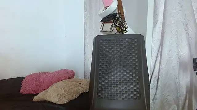 Snapshot of cristinamontiel chatting on 04-28-26, 02:33 cristinamontiel online show from 04-28-26, 02:33