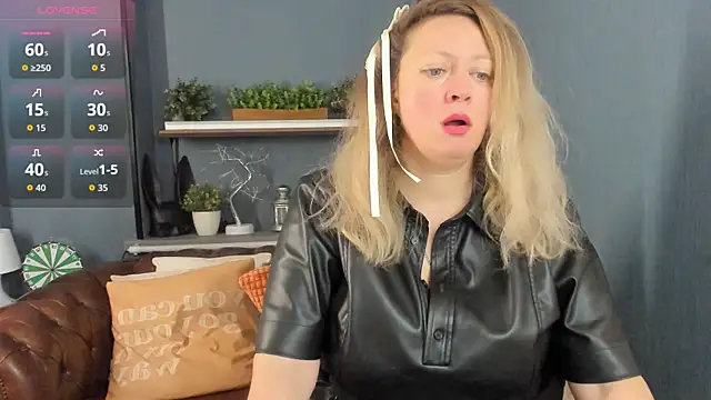 JesiaFoxi online show from 11-22-25, 01:32