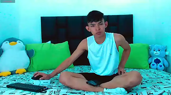 Snapshot of Tonny_twink_ chatting on 02-06-25, 04:53 Tonny twink  online show from 02-06-25, 04:53