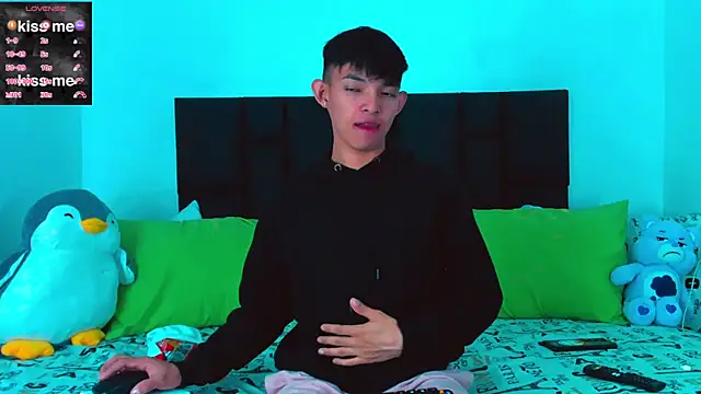 Snapshot of Tonny_twink_ chatting on 02-08-25, 03:52 Tonny twink  online show from 02-08-25, 03:52