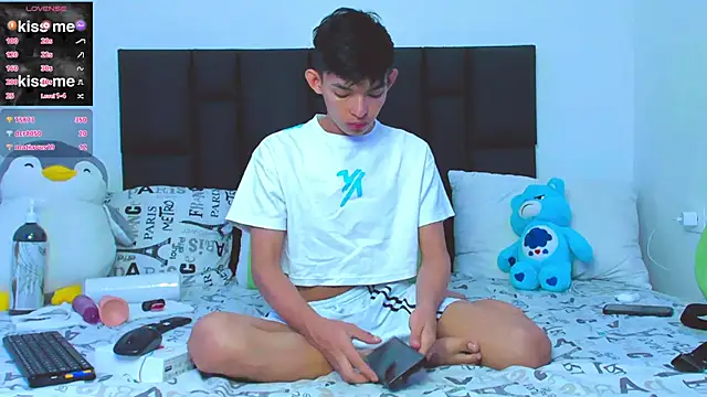 Snapshot of Tonny_twink_ chatting on 02-23-25, 04:35 Tonny twink  online show from 02-23-25, 04:35