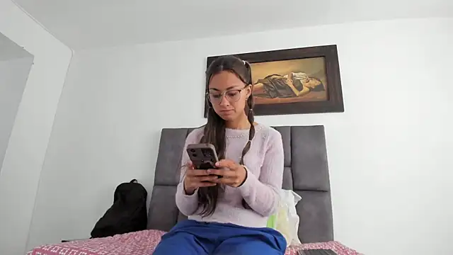 Snapshot of tatiana_valencia chatting on 05-13-26, 12:24 tatiana valencia online show from 05-13-26, 12:24
