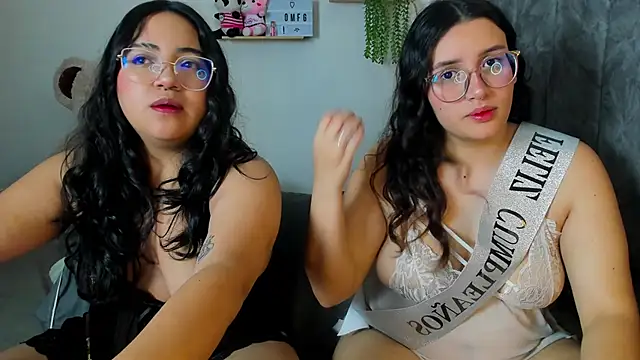 Snapshot of maddie-and-chelsea- chatting on 09-21-25, 11:34 maddie-and-chelsea- online show from 09-21-25, 11:34