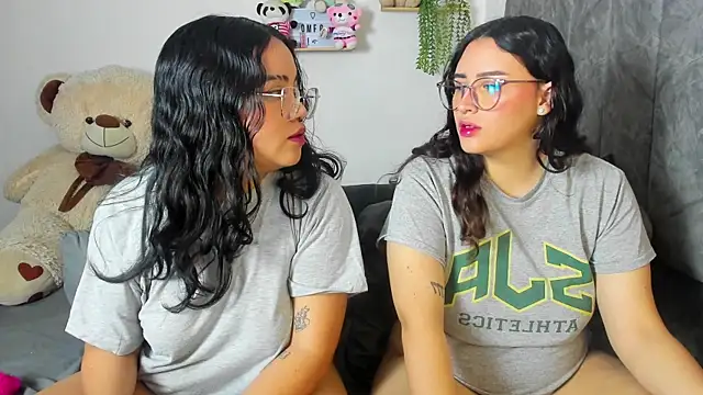 Snapshot of maddie-and-chelsea- chatting on 10-26-25, 10:21 maddie-and-chelsea- online show from 10-26-25, 10:21