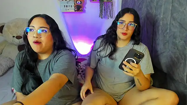 Snapshot of maddie-and-chelsea- chatting on 11-09-25, 10:46 maddie-and-chelsea- online show from 11-09-25, 10:46