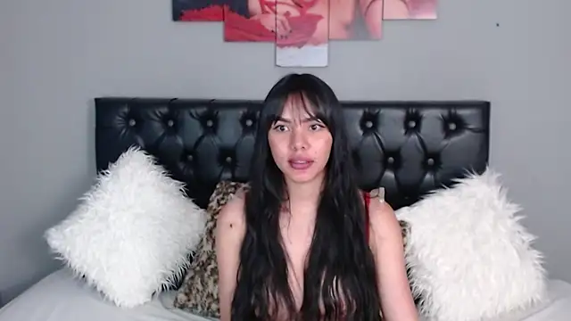Snapshot of Julietaa_Fox chatting on 12-17-24, 07:29 Julietaa Fox online show from 12-17-24, 07:29
