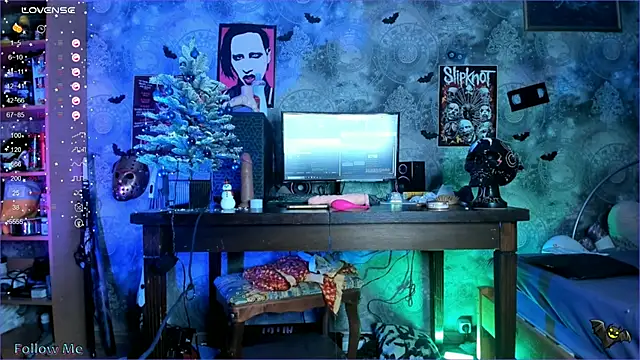 KuromiRacer  online show from 12-30-24, 02:20