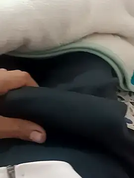 zazaza12ratyuijgg online show from 01-12-26, 02:33