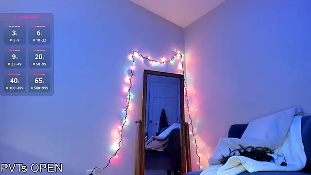 Peaches N Kreme online show from 11-29-25, 04:37