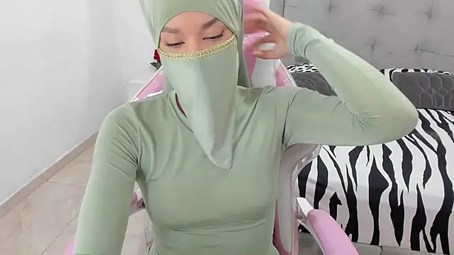 Hanaa latif online show from 12-20-24, 03:42