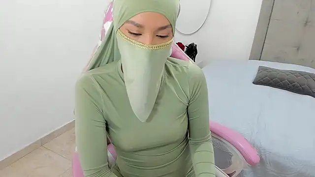 Hanaa latif online show from 12-28-24, 03:26