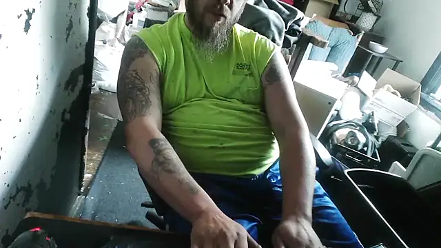 Snapshot of slickwill123 chatting on 04-26-26, 05:43 slickwill123 online show from 04-26-26, 05:43