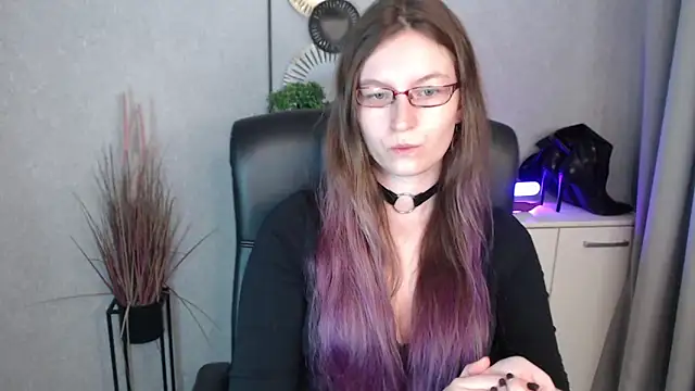 emmaxDelight online show from 10-28-25, 06:50