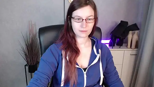 Snapshot of emmaxDelight chatting on 02-12-26, 06:30 emmaxDelight online show from 02-12-26, 06:30