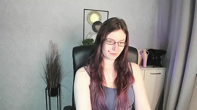 Snapshot of emmaxDelight chatting on 05-06-26, 05:25 emmaxDelight online show from 05-06-26, 05:25