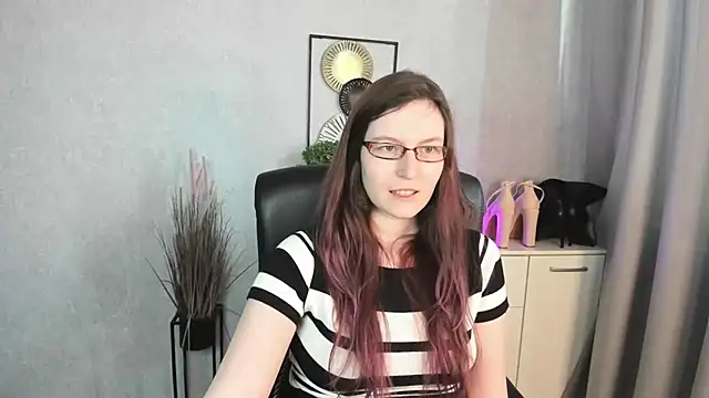Snapshot of emmaxDelight chatting on 05-11-26, 05:24 emmaxDelight online show from 05-11-26, 05:24