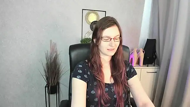 Snapshot of emmaxDelight chatting on 05-13-26, 05:27 emmaxDelight online show from 05-13-26, 05:27