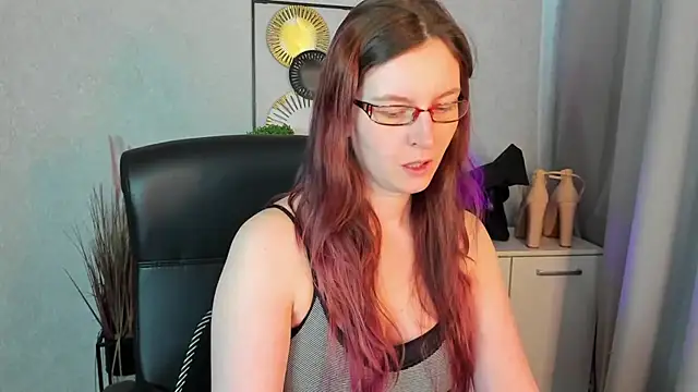 Snapshot of emmaxDelight chatting on 05-18-26, 05:35 emmaxDelight online show from 05-18-26, 05:35